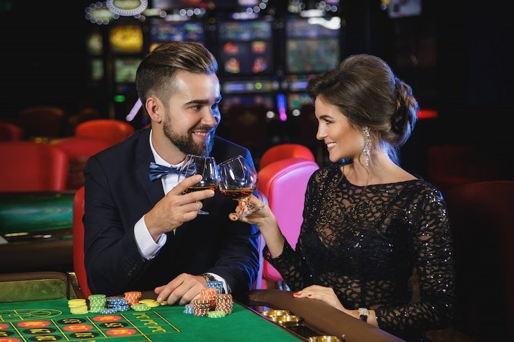 Lightning Roulette live table with illuminated wheel and croupier on kompe mobile app
